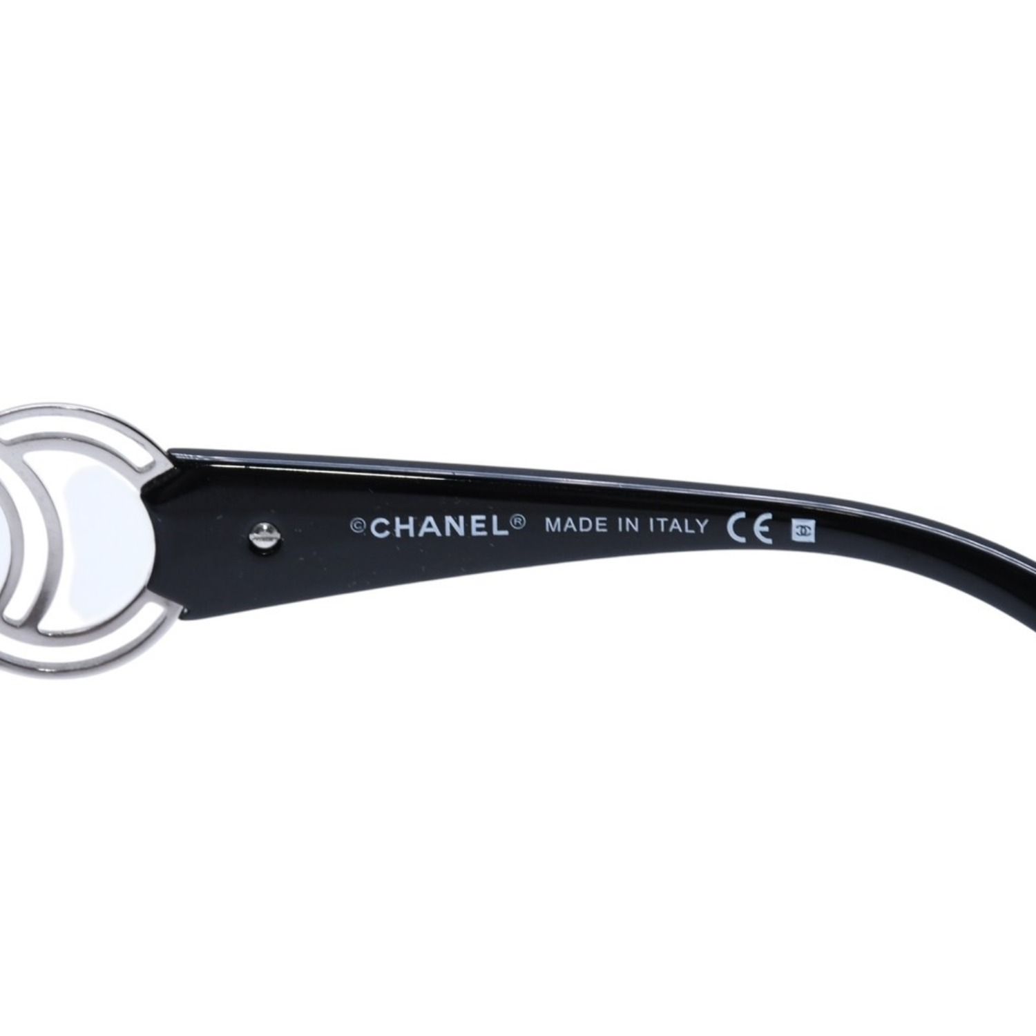 極美品 CHANEL シャネル シールド サングラス アイウェア 4144 c.127/8G サイズ125 ココマーク ブラック シルバー 中古 4a002132 極美品 CHANEL シャネル シールド サングラス アイウェア 4144 c.127/8G サイズ125 ココマーク ブラック シルバー 中古 4a002132