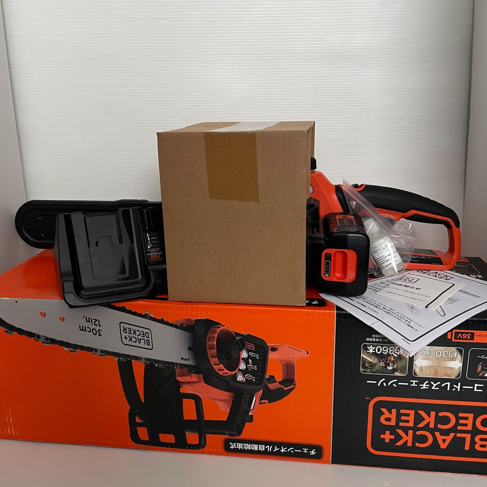 未使用 BLACK+DECKER コードレス チェーンソー DIY 切断工具 36V 2.0Ah バッテリー付き GKC3630L フルセット