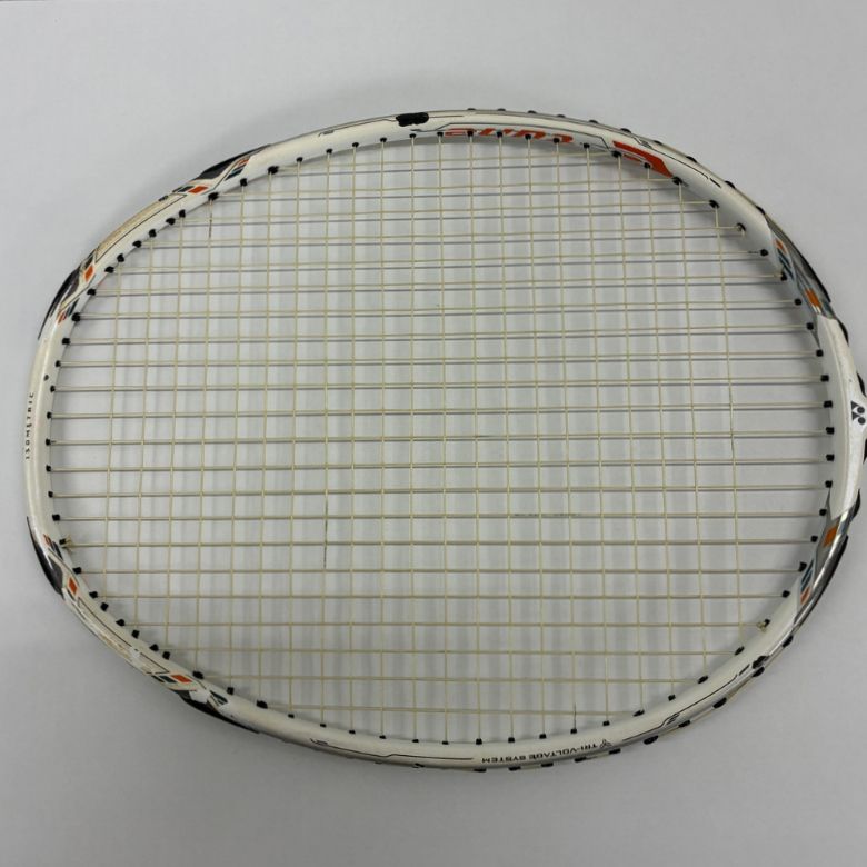 YONEX VOLTRIC 70 E-tune ヨネックス バドミントンラケット ボルトリック 3U G5 スポーツ用品 中古 W11225793 YONEX VOLTRIC 70 E-tune ヨネックス バドミントンラケット ボルトリック 3U G5 スポーツ用品 中古 W11225793