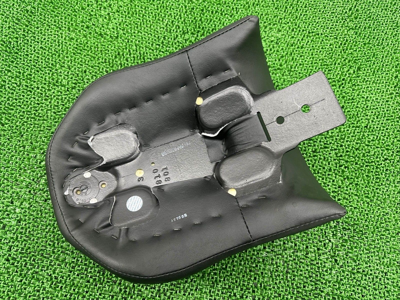 FXD タンデムシート ハーレー 純正 中古 バイク 部品 06年～09年ダイナ