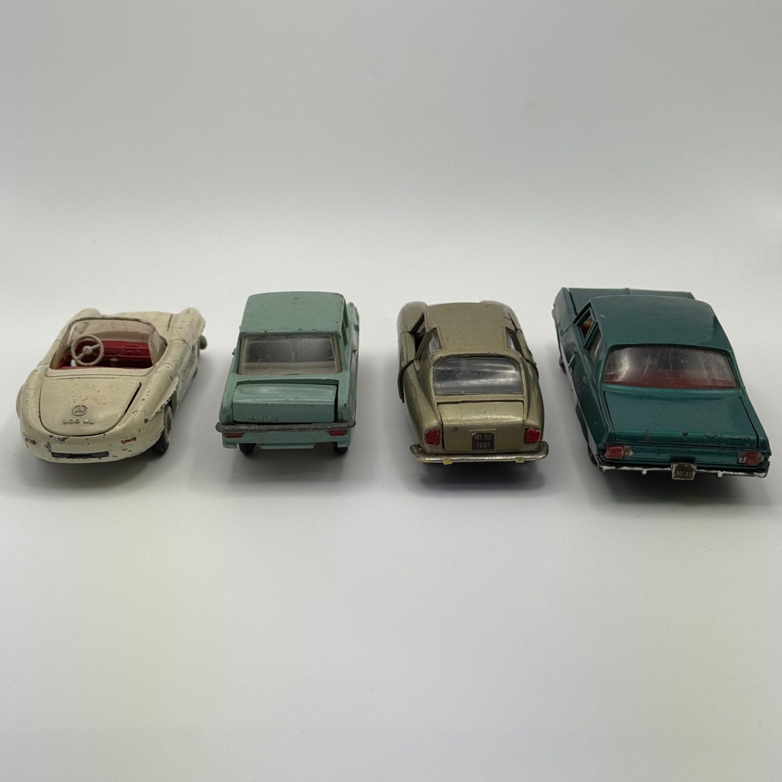 【希少】DINKY TOYS ミニカー 12台 まとめ売り ヴィンテージ まとめ売り・希少】ヴィンテージ ミニカー 4台セット 当時物 現状品