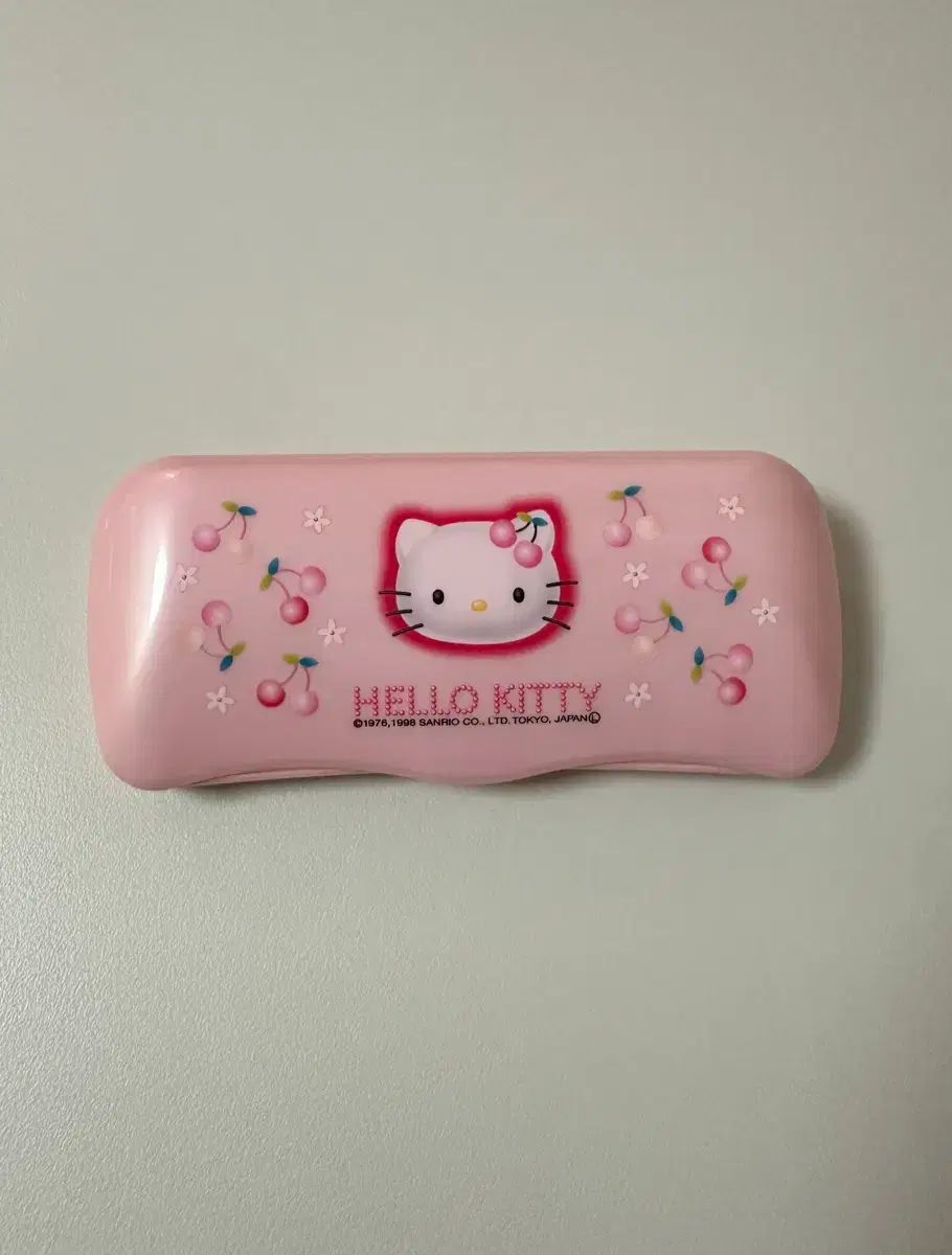 クラシック さくらんぼ hello kitty(ハローキティ) メガネケース 新品
