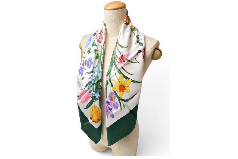 グッチ スカーフ GUCCI ヴィンテージ 大判スカーフ フローラプリント/フラワー柄 グリーンマルチ【中古】 グッチ スカーフ GUCCI ヴィンテージ 大判スカーフ フローラプリント/フラワー柄 グリーンマルチ【中古】