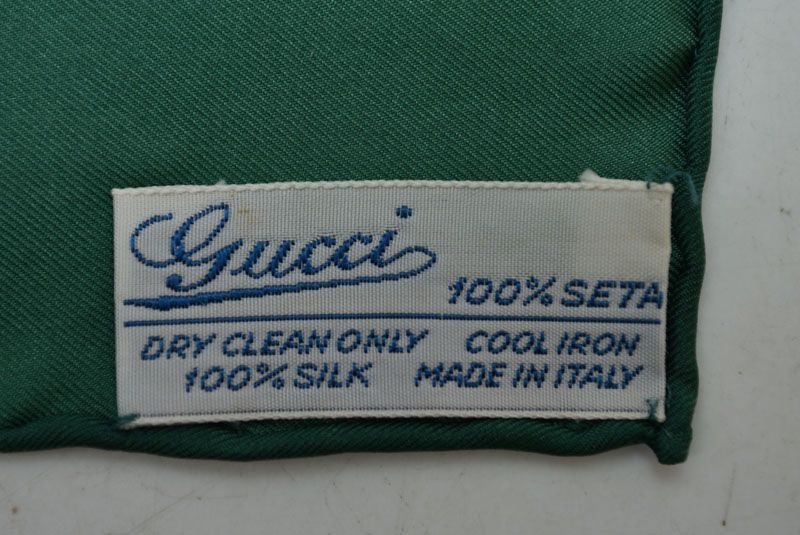 グッチ スカーフ GUCCI ヴィンテージ 大判スカーフ フローラプリント/フラワー柄 グリーンマルチ【中古】 グッチ スカーフ GUCCI ヴィンテージ 大判スカーフ フローラプリント/フラワー柄 グリーンマルチ【中古】
