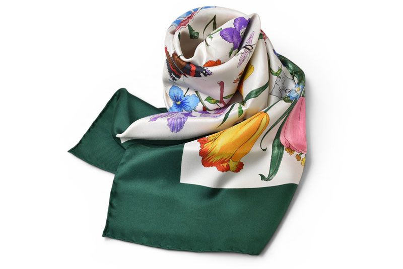 グッチ スカーフ GUCCI ヴィンテージ 大判スカーフ フローラプリント/フラワー柄 グリーンマルチ【中古】 グッチ スカーフ GUCCI ヴィンテージ 大判スカーフ フローラプリント/フラワー柄 グリーンマルチ【中古】