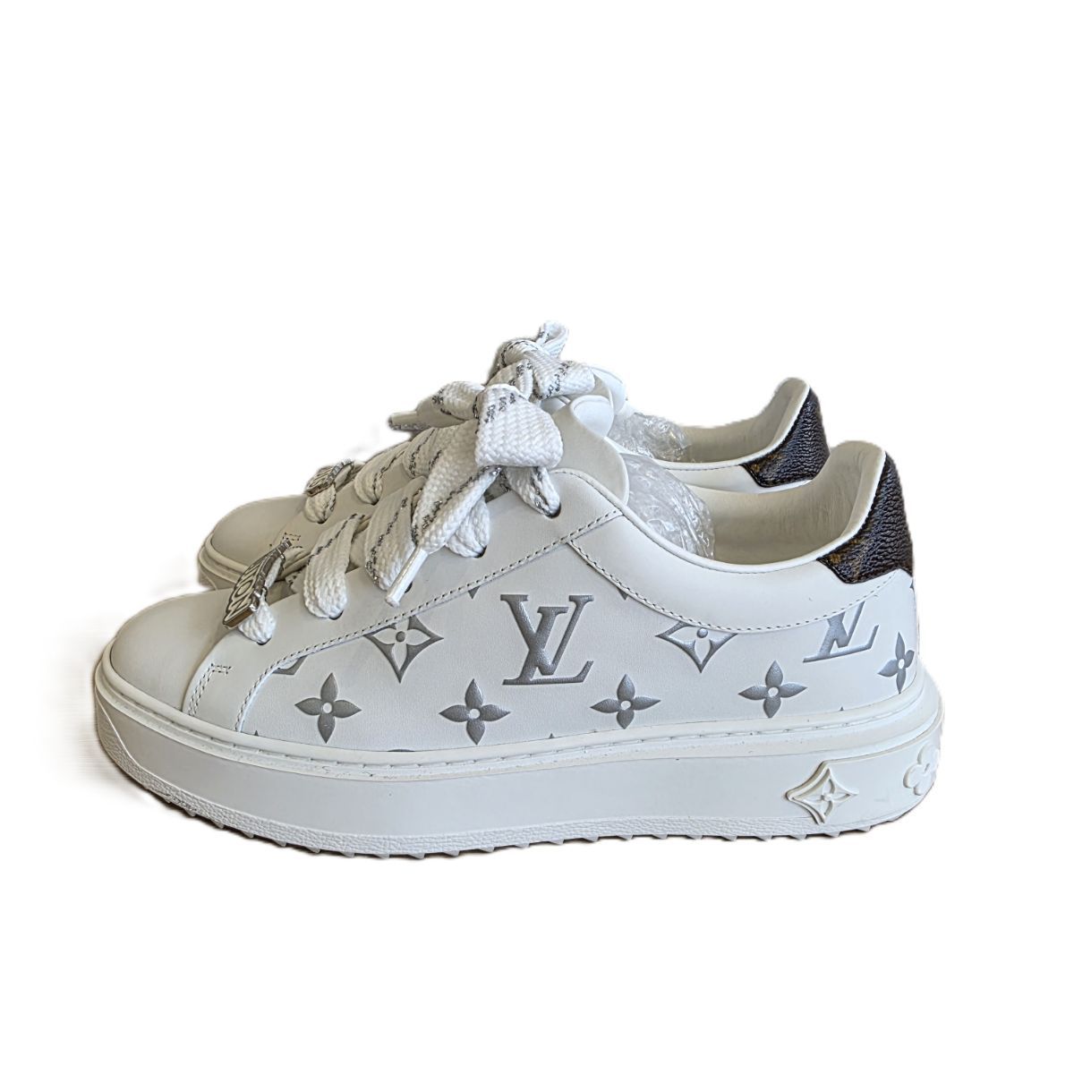 LOUIS VUITTON ルイ・ヴィトン タイムアウトライン ロゴプレート付き