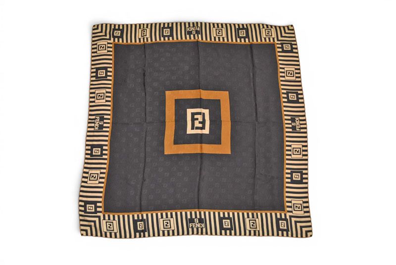 フェンディ スカーフ FENDI シルクツイル ヴィンテージ ズッカ柄 ブラック/ベージュ【中古】