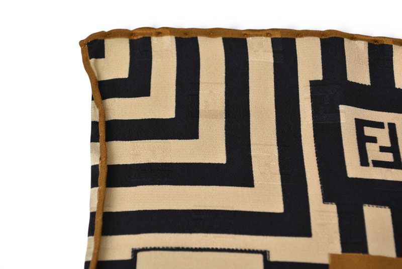 フェンディ スカーフ FENDI シルクツイル ヴィンテージ ズッカ柄 ブラック/ベージュ【中古】 フェンディ スカーフ FENDI シルクツイル ヴィンテージ ズッカ柄 ブラック/ベージュ【中古】