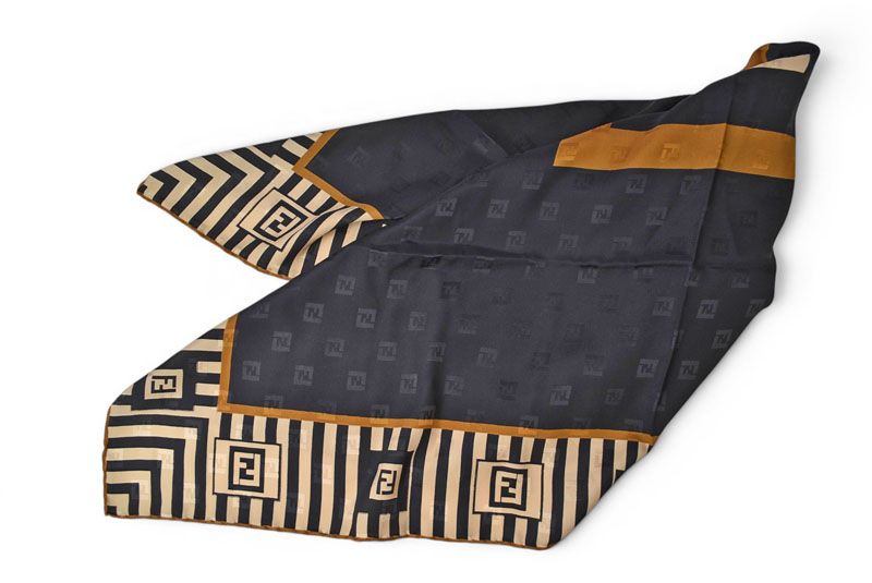 フェンディ スカーフ FENDI シルクツイル ヴィンテージ ズッカ柄 ブラック/ベージュ【中古】 フェンディ スカーフ FENDI シルクツイル ヴィンテージ ズッカ柄 ブラック/ベージュ【中古】