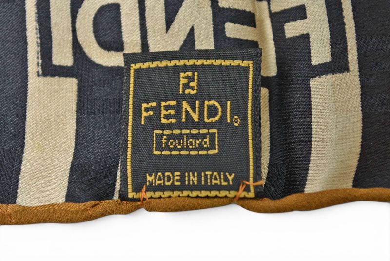フェンディ スカーフ FENDI シルクツイル ヴィンテージ ズッカ柄 ブラック/ベージュ【中古】 フェンディ スカーフ FENDI シルクツイル ヴィンテージ ズッカ柄 ブラック/ベージュ【中古】