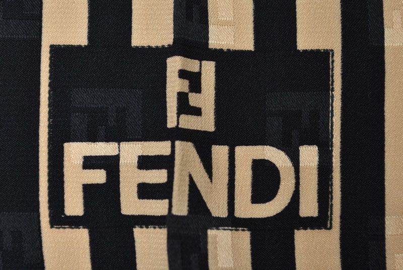 フェンディ スカーフ FENDI シルクツイル ヴィンテージ ズッカ柄 ブラック/ベージュ【中古】 フェンディ スカーフ FENDI シルクツイル ヴィンテージ ズッカ柄 ブラック/ベージュ【中古】