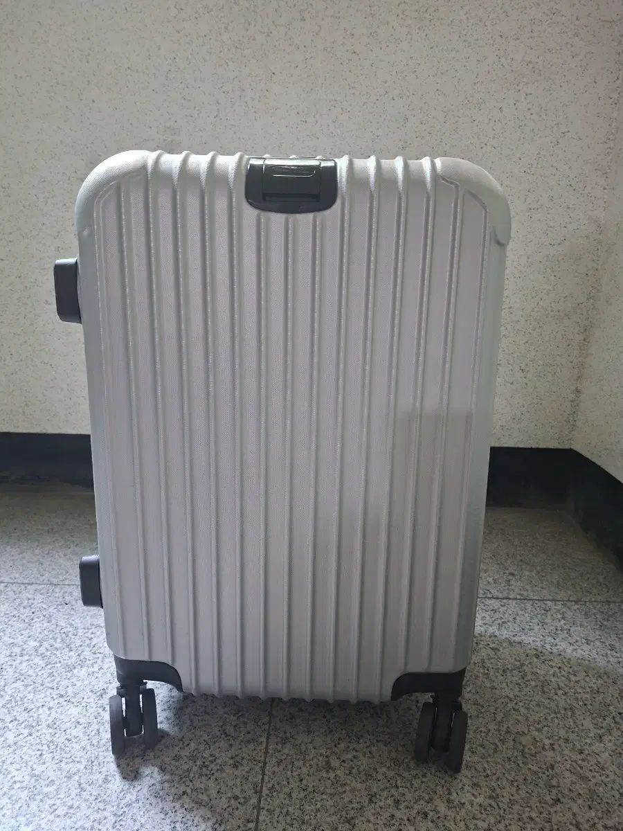 旅行用キャリアー 機内持ち込み 20インチ 拡張型 出品