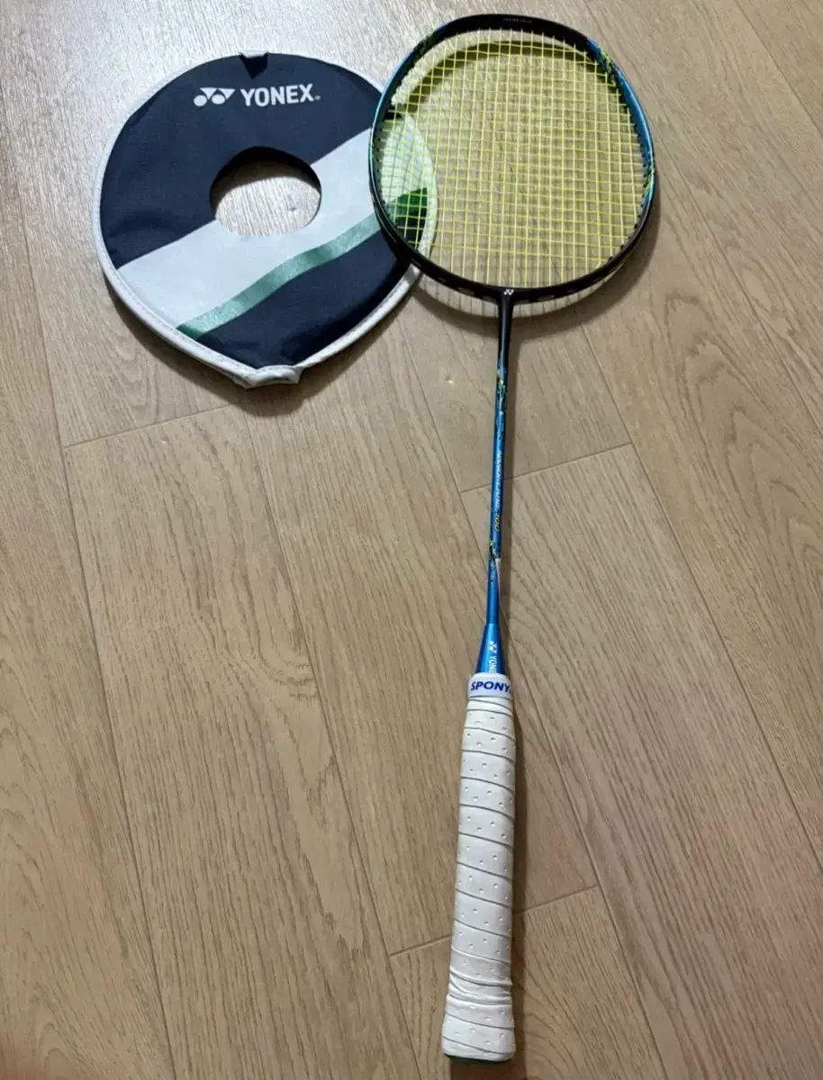 バドミントンラケット YONEX NANOFLARE 700