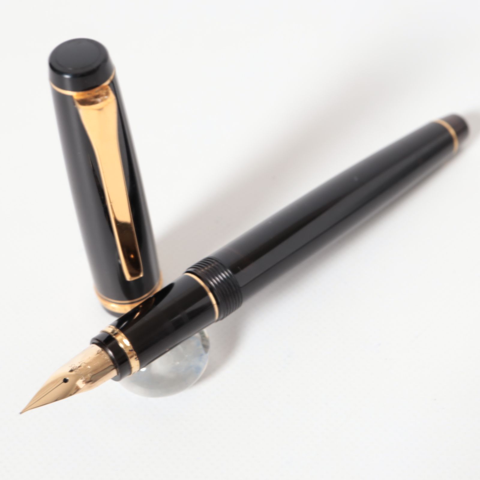 PILOT パイロット エラボー 万年筆 14K SE ソフトエキストラファイン 旧型 樹脂軸 ブラック ゴールド 筆記確認済 ネーム有