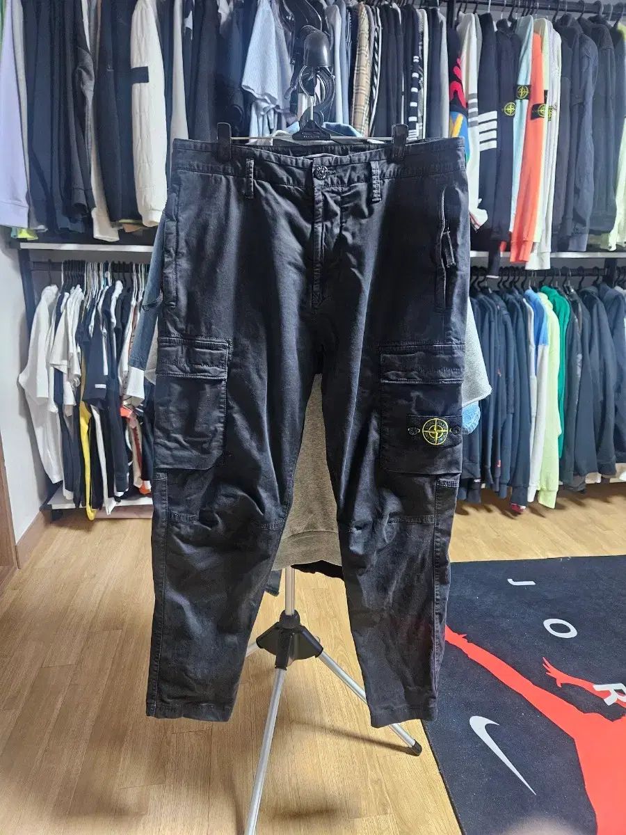 STONE ISLAND ストーンアイランド メンズ カーゴ パンツ 正規品 (1回着用)ジョガーパンツ・スウェットパンツ