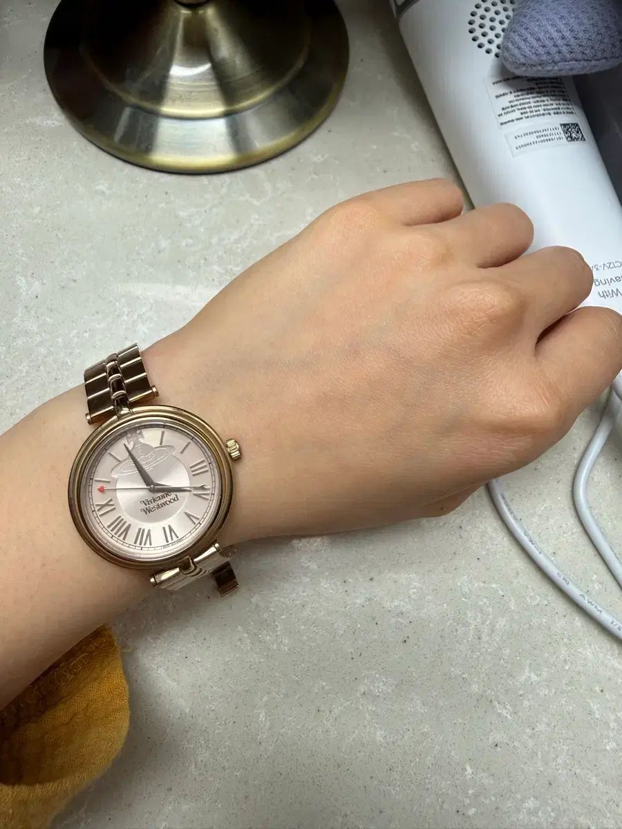 VIVIENNE WESTWOOD レディース ウォッチ (VV168NUNU)