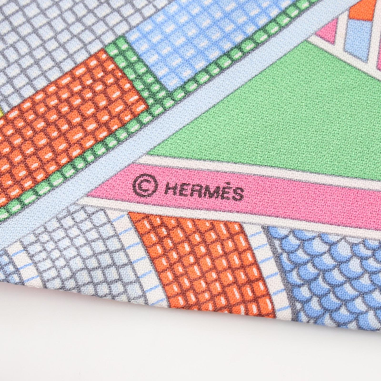 エルメス HERMES スカーフ ツイリー L'ART INDIEN DES PLAINES リボン シルク ツイリー レディース Used A エルメス HERMES スカーフ ツイリー L'ART INDIEN DES PLAINES リボン シルク ツイリー レディース Used A