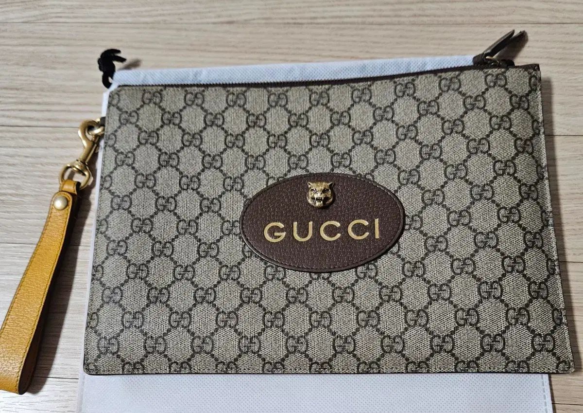 グッチ NEO ヴィンテージ GUCCI Supreme タイガー クラッチバッグ