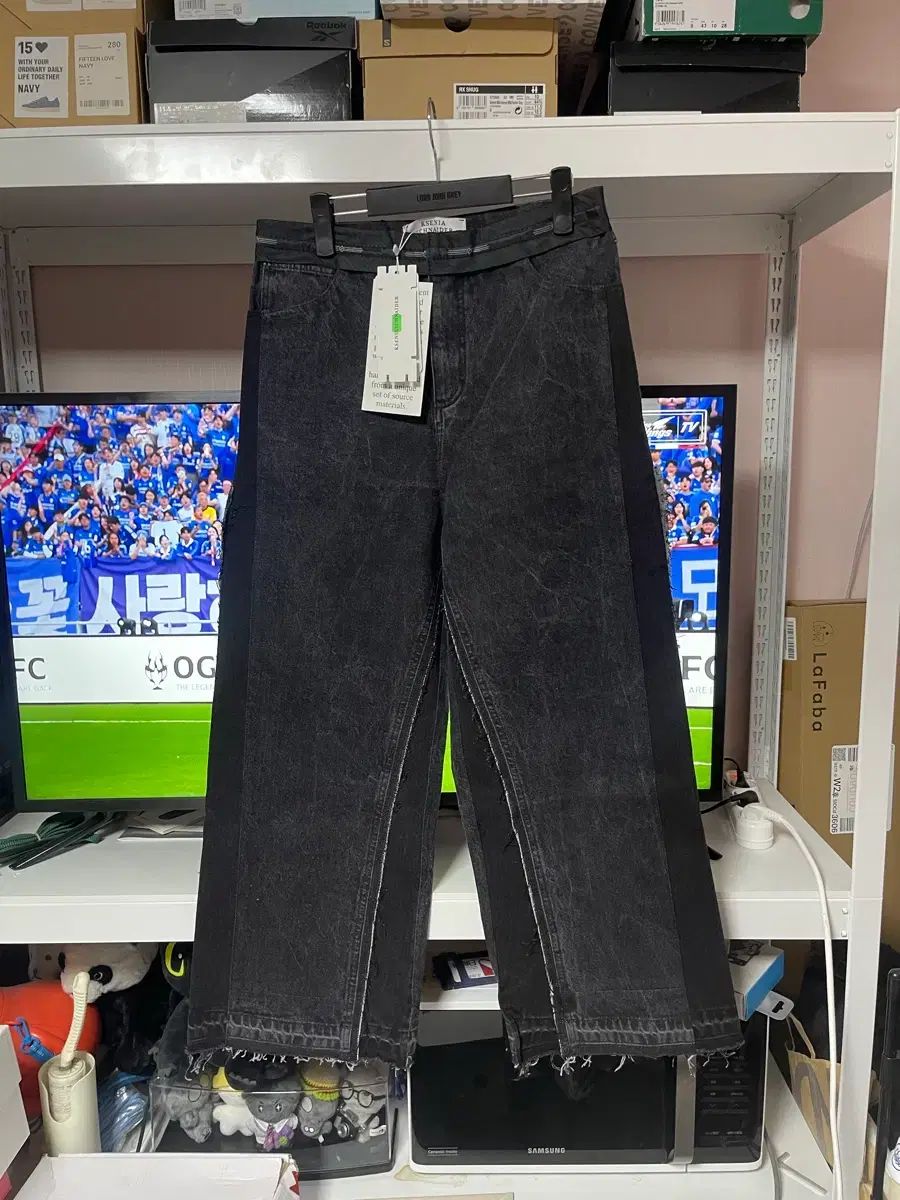 クセニアシューナィダー ブラック リワークデニム パンツ