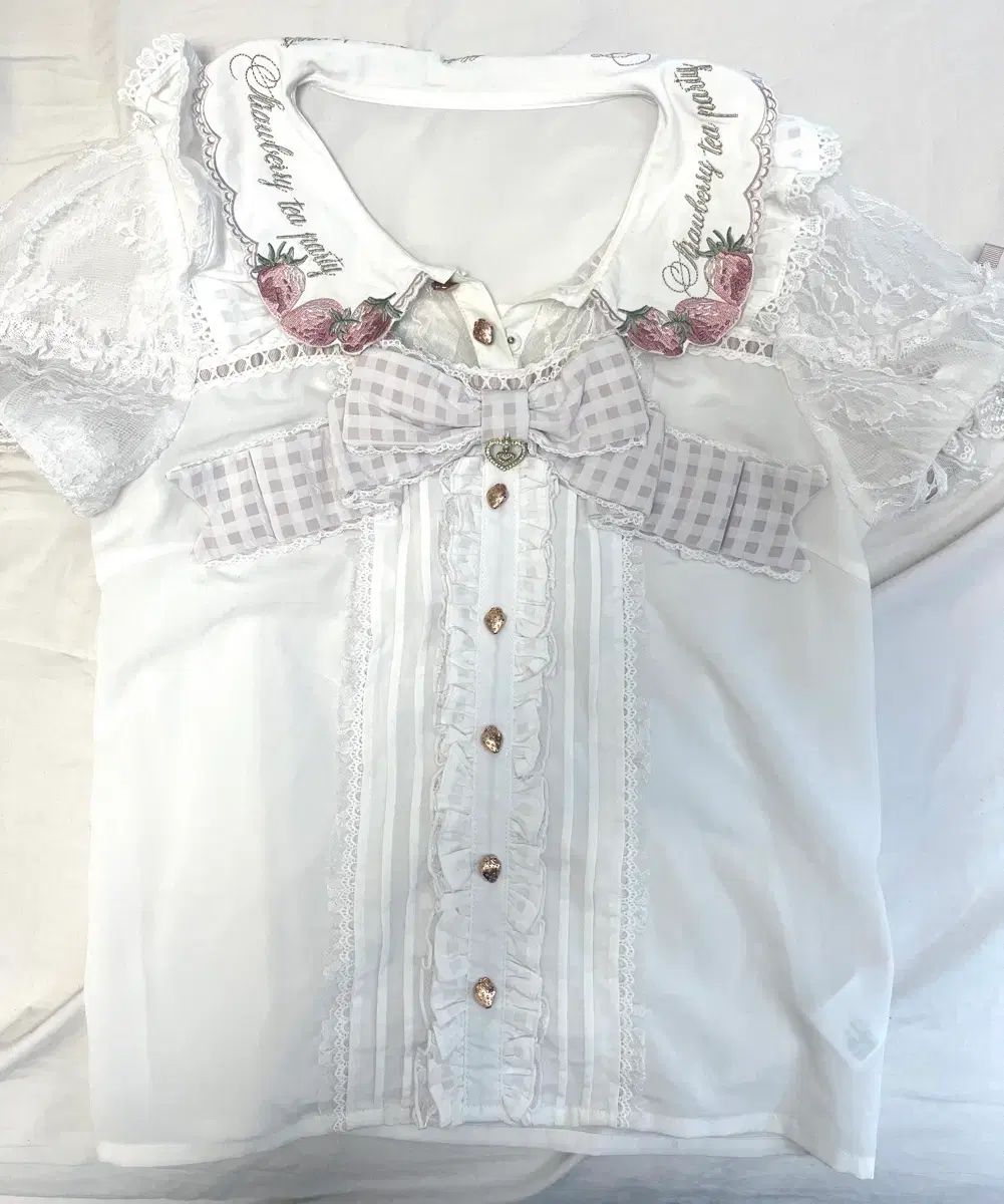 リズリサ 日本 正規品 いちご リボン ブラウス