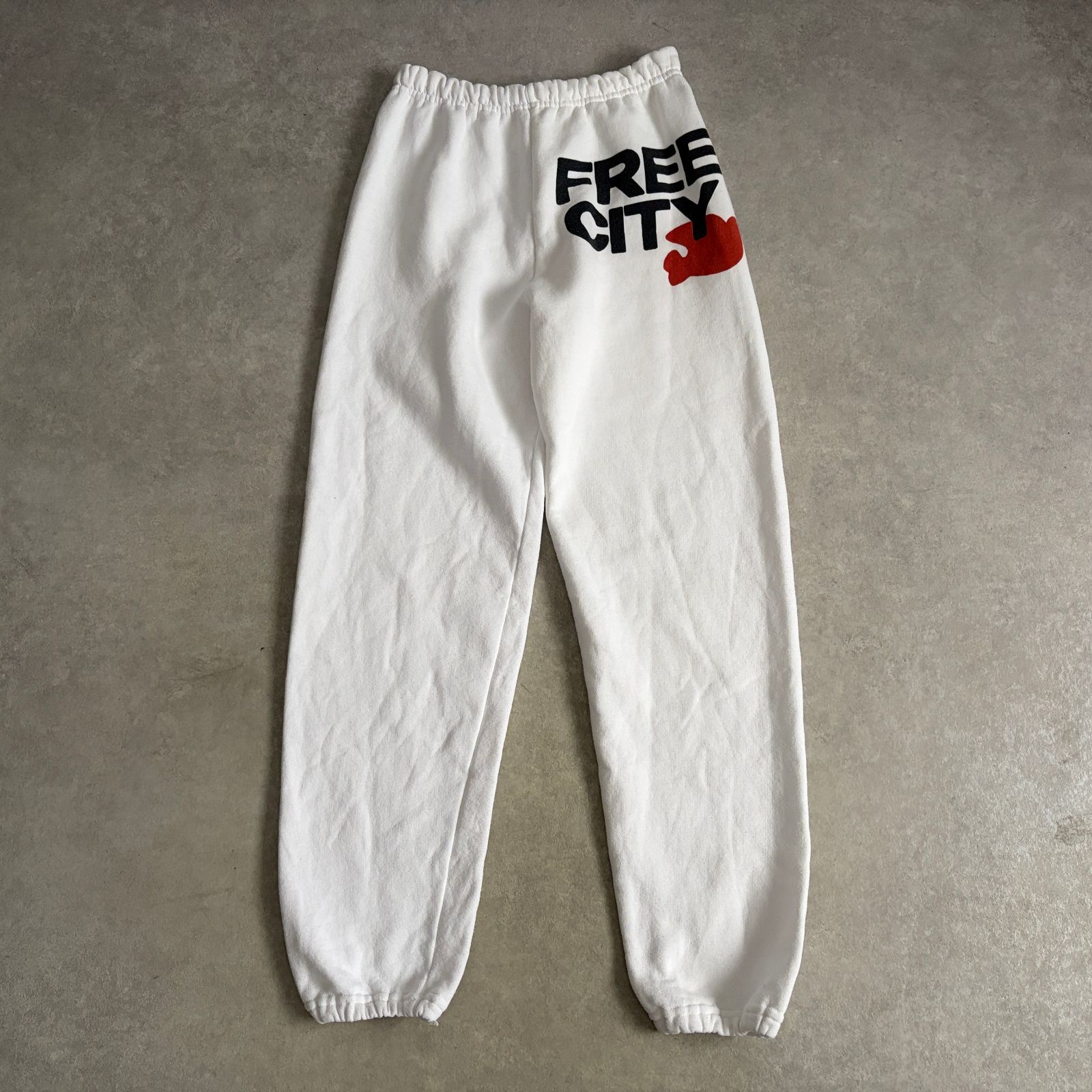 FREE CITY ロゴプリント 定番スウェット パンツ フリーシティ - メルカリ FREE CITY ロゴプリント 定番スウェット パンツ フリーシティ - メルカリ