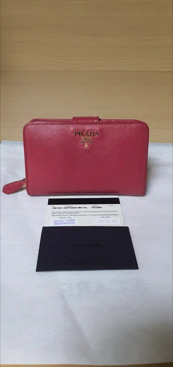 プラダ サフィアーノ 二つ折り財布/財布 ピンク 正規品A級（保証書O）