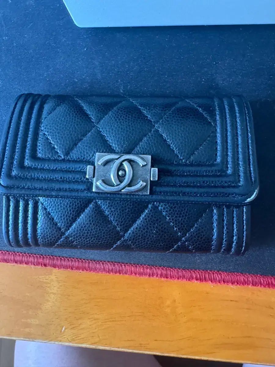 CHANEL(シャネル) BOY(ボーイ) ブラック(ブラック) キャビア 二つ折り財布 スナップボタン