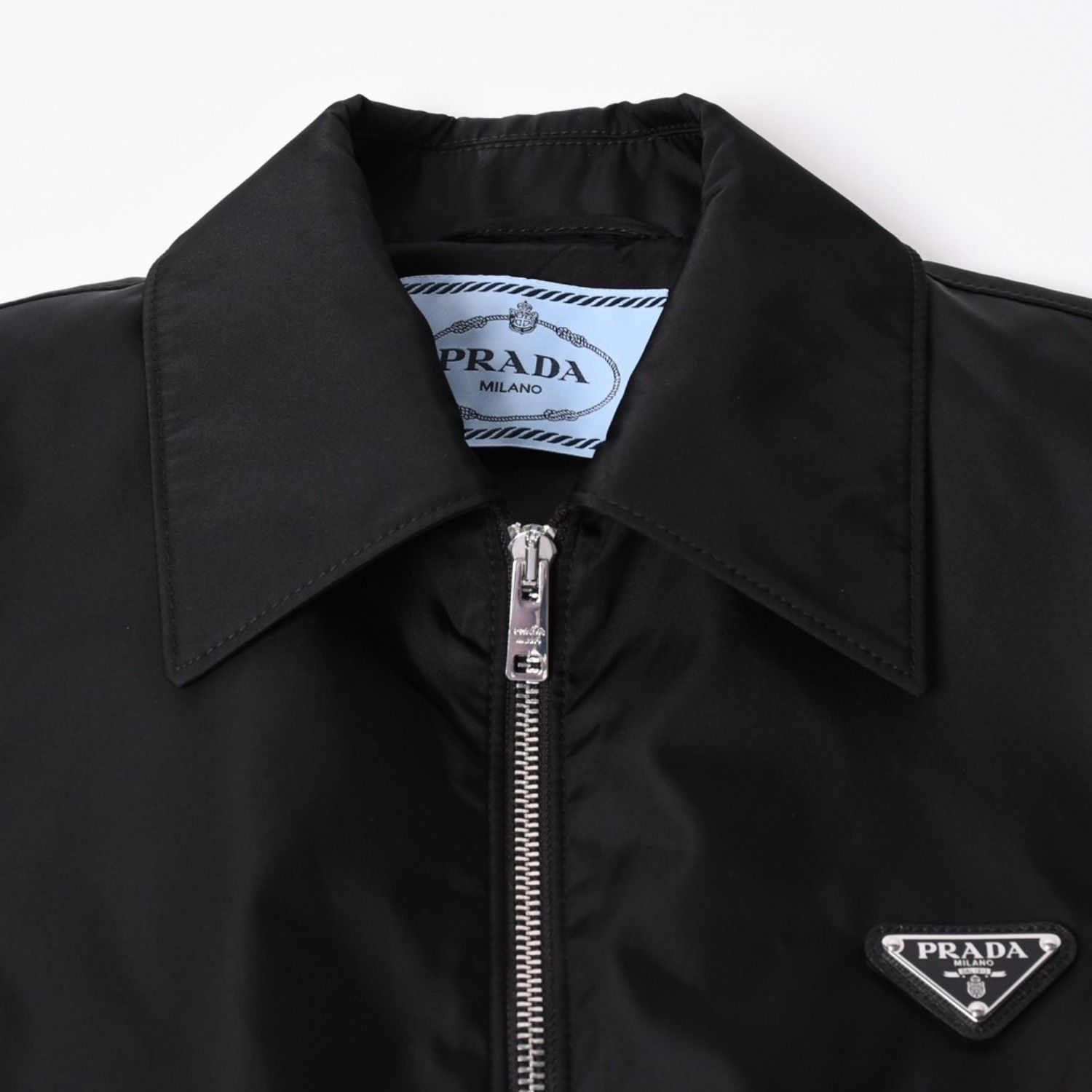 極美品 PRADA プラダ クロップド ナイロンジップアップジャケット 極美品 PRADA プラダ クロップド ナイロンジップアップジャケット