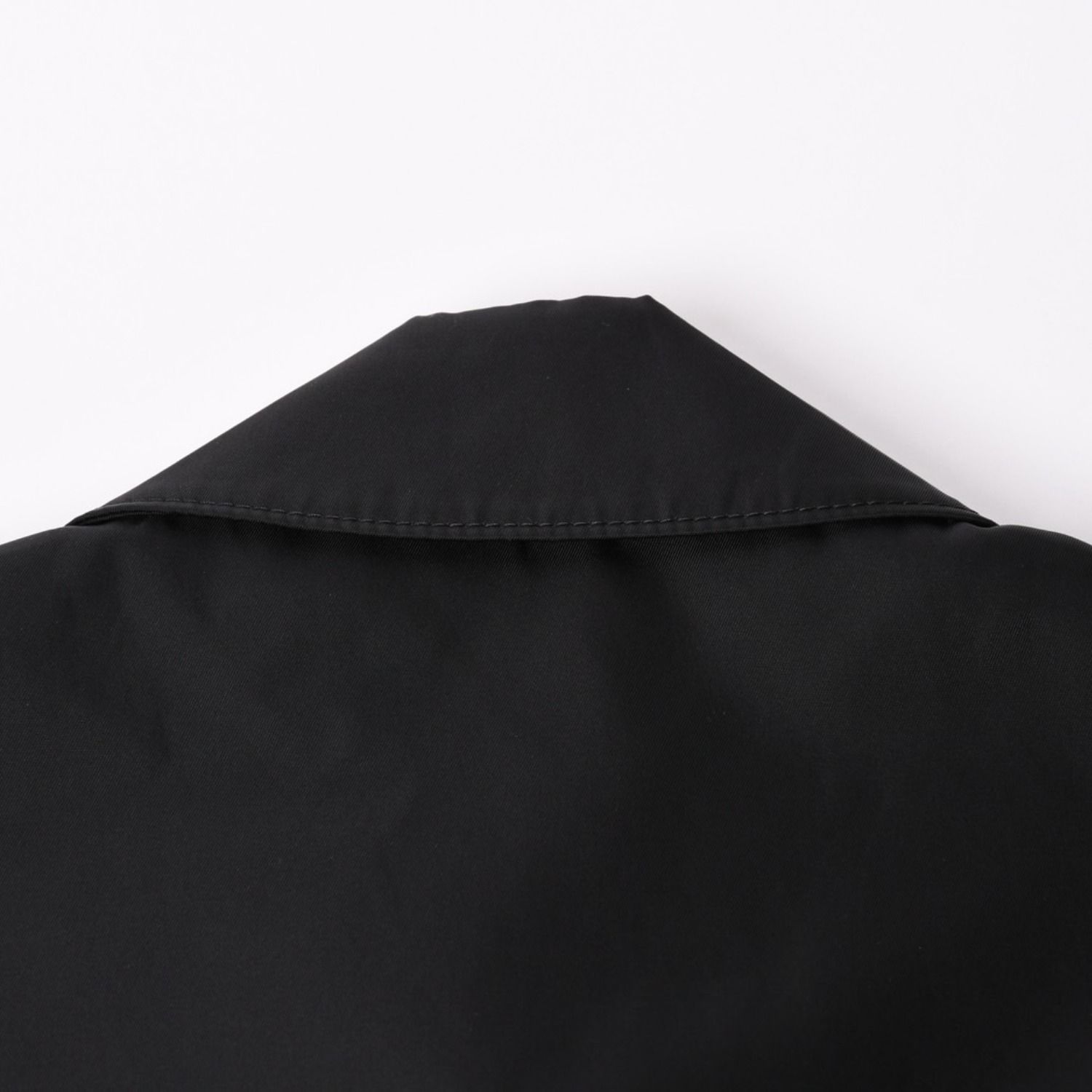 極美品 PRADA プラダ クロップド ナイロンジップアップジャケット 極美品 PRADA プラダ クロップド ナイロンジップアップジャケット