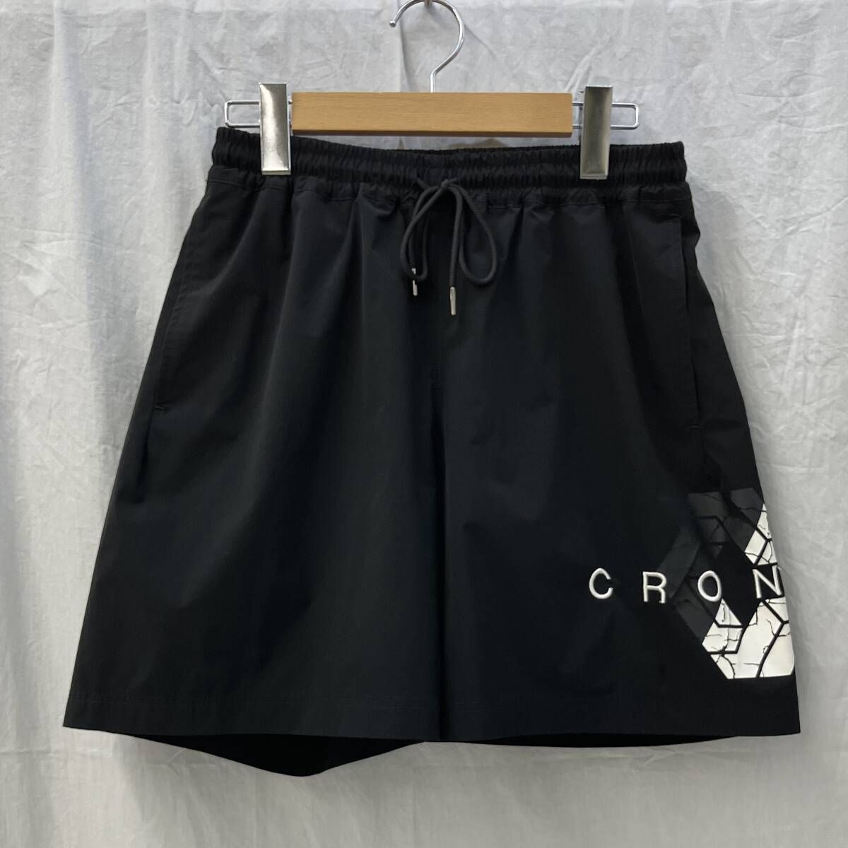 メンズ CRONOS ブラックショートパンツ ロゴ付き