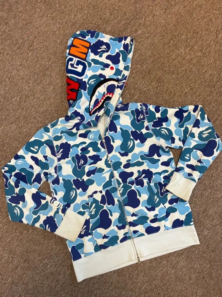 A BATHING APE アベイシングエイプ ブルー カモフラ シャーク ジップアップ (s)