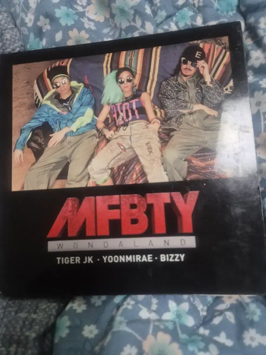 MFBTY 1 家 CD アルバム サインボード