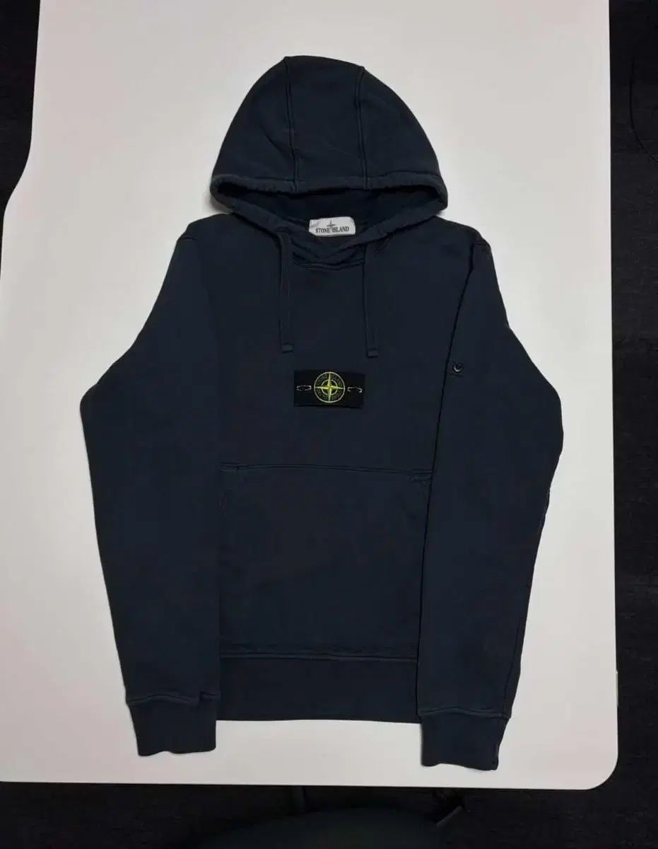 STONE ISLAND（ストーンアイランド）フーディー ネイビー S サイズ