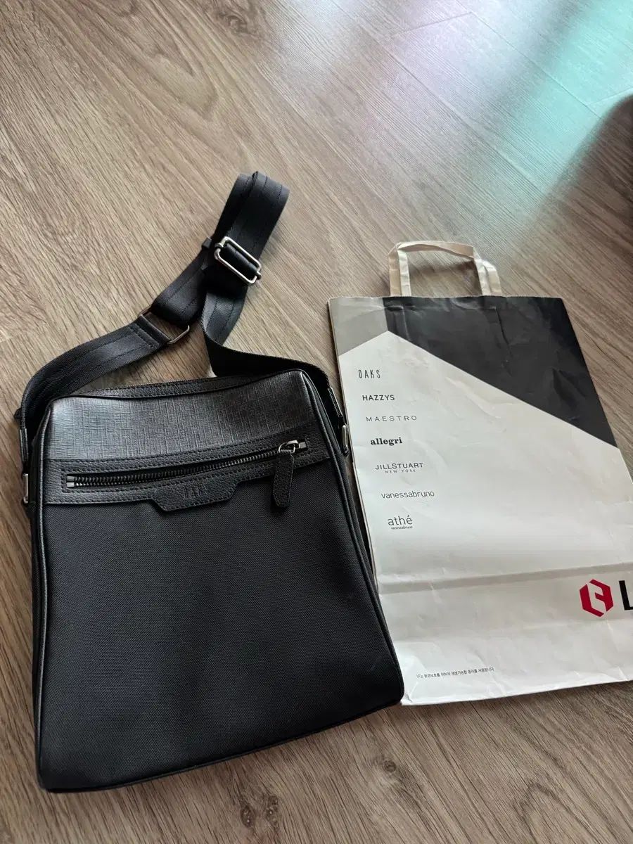 DAKS メンズ クロスバック メッセンジャーバッグ