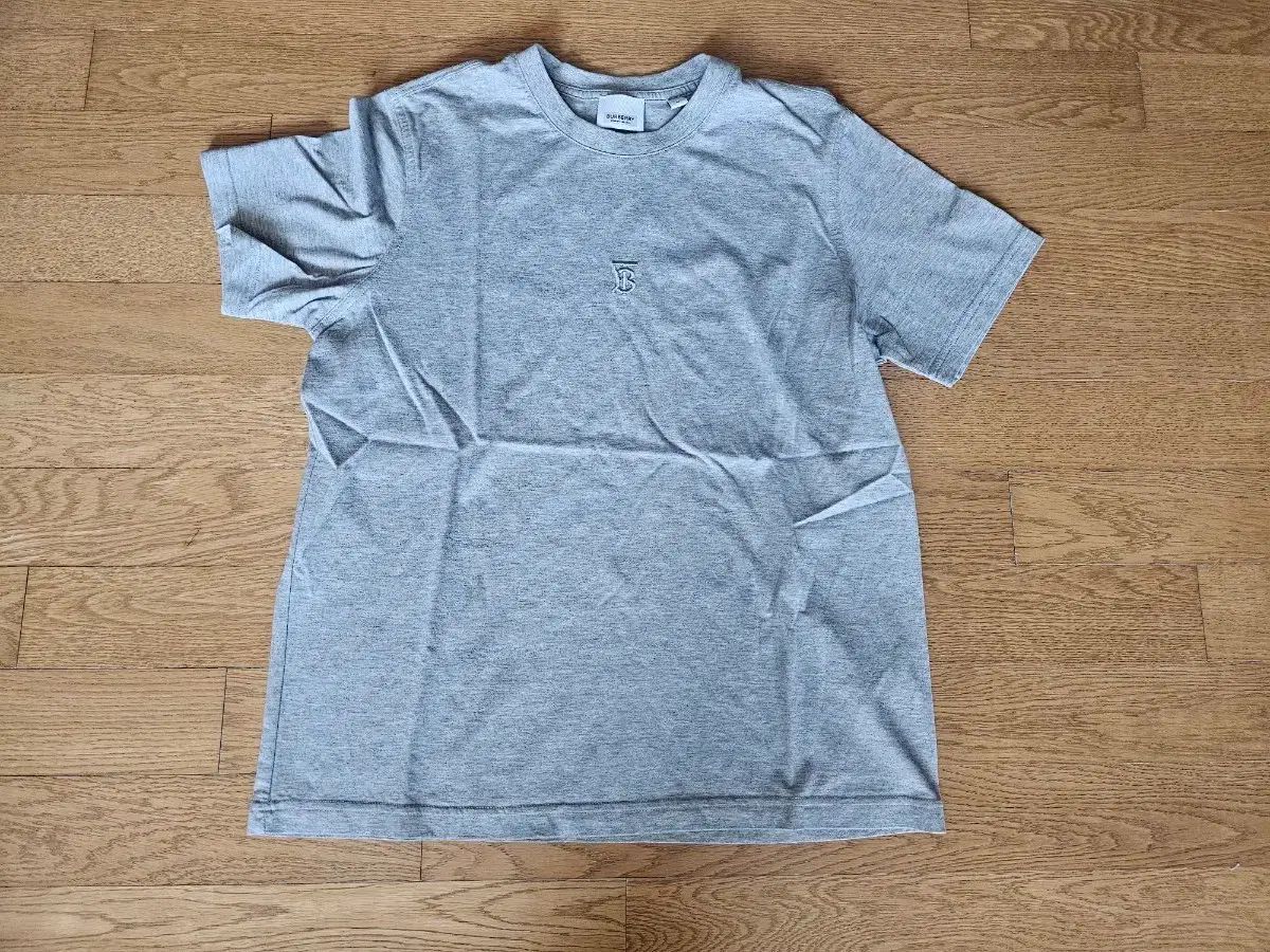 (新品) BURBERRY リー レディース TB 刺繍 ロゴ 半袖Tシャツ