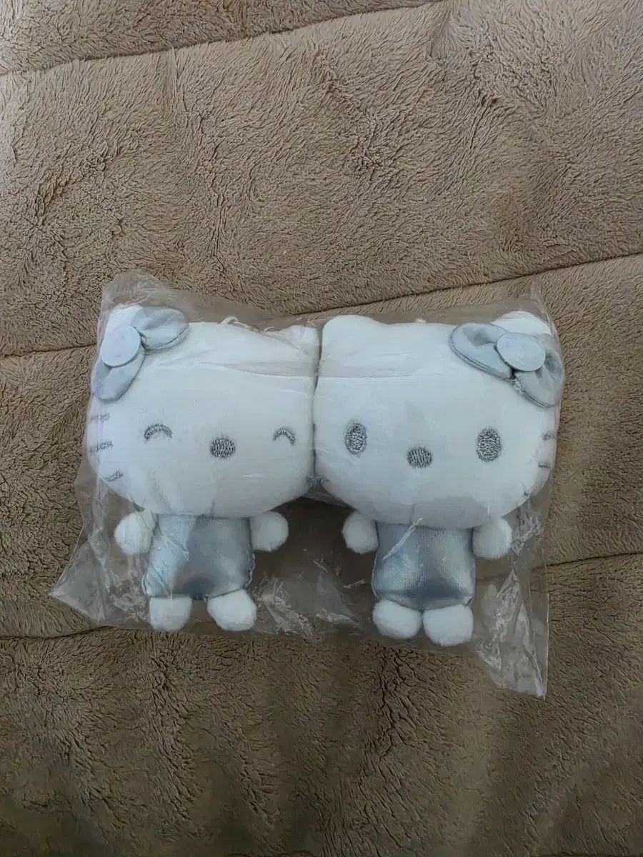 サンリオ ハローキティ シルバー キーホルダー ぬいぐるみ