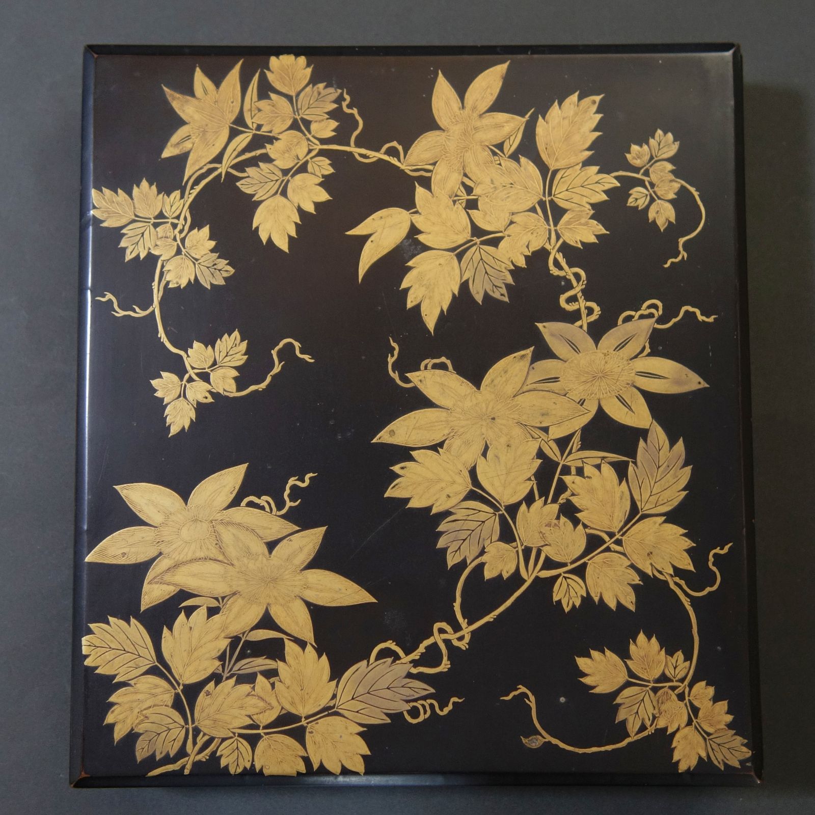 骨董逸品【鉄線花文様 蒔絵 硯箱】(硯、水滴付き) 漆器 蒔絵 硯箱 書