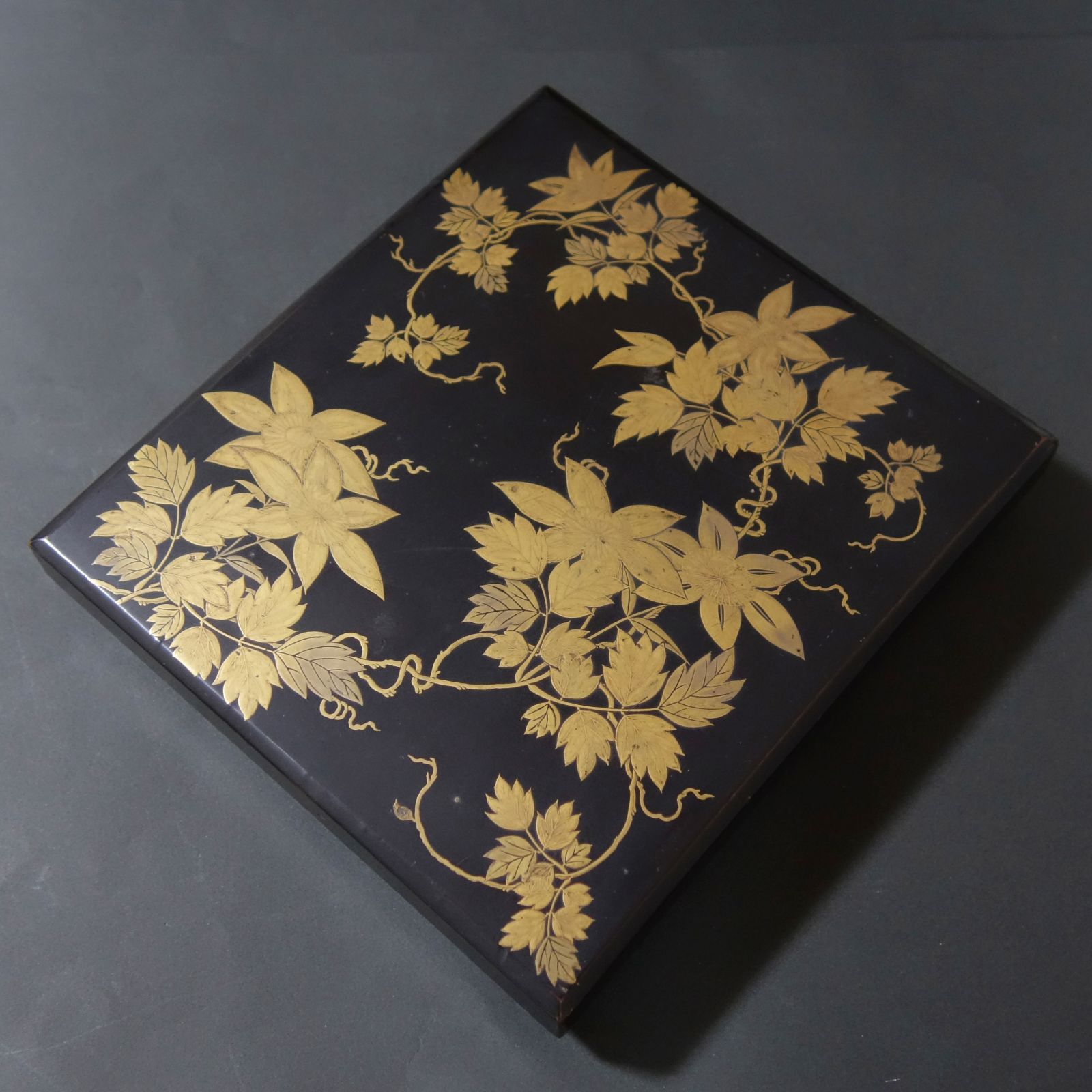 骨董逸品【鉄線花文様 蒔絵 硯箱】(硯、水滴付き) 漆器 蒔絵 硯箱 書