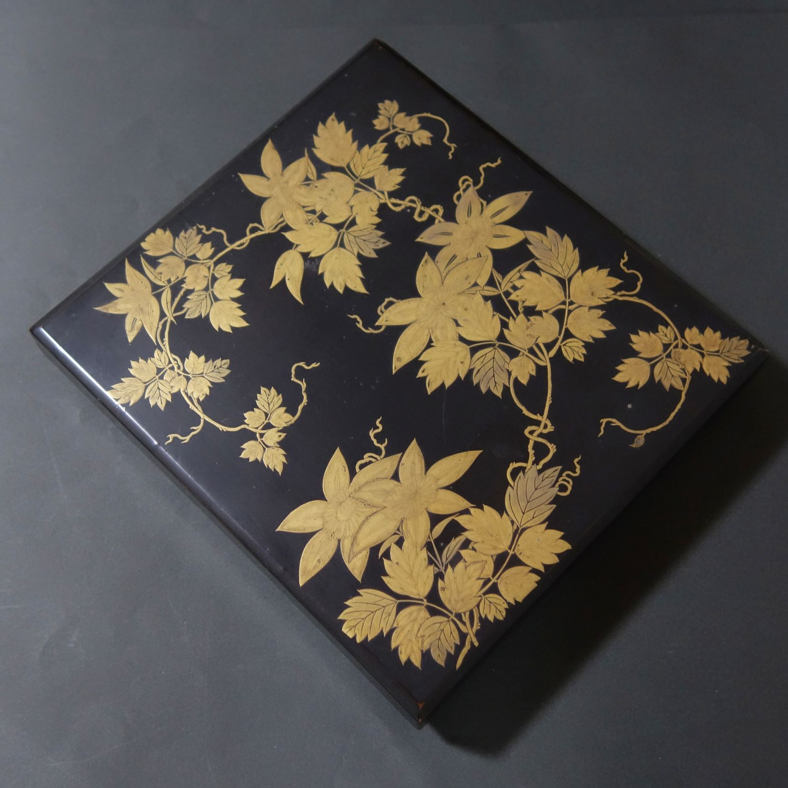 骨董逸品【鉄線花文様 蒔絵 硯箱】(硯、水滴付き) 漆器 蒔絵 硯箱 書
