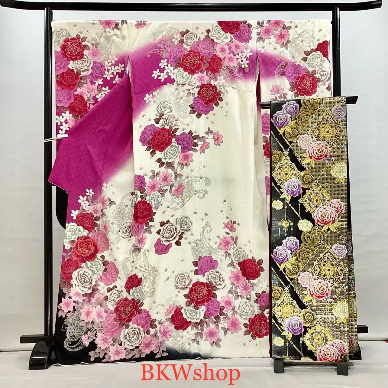 大特価 現品限り> used 正絹 振袖・袋帯 2点セット 白地薔薇柄 Lako 大特価 現品限り> used 正絹 振袖・袋帯 2点セット 白地薔薇柄 Lako