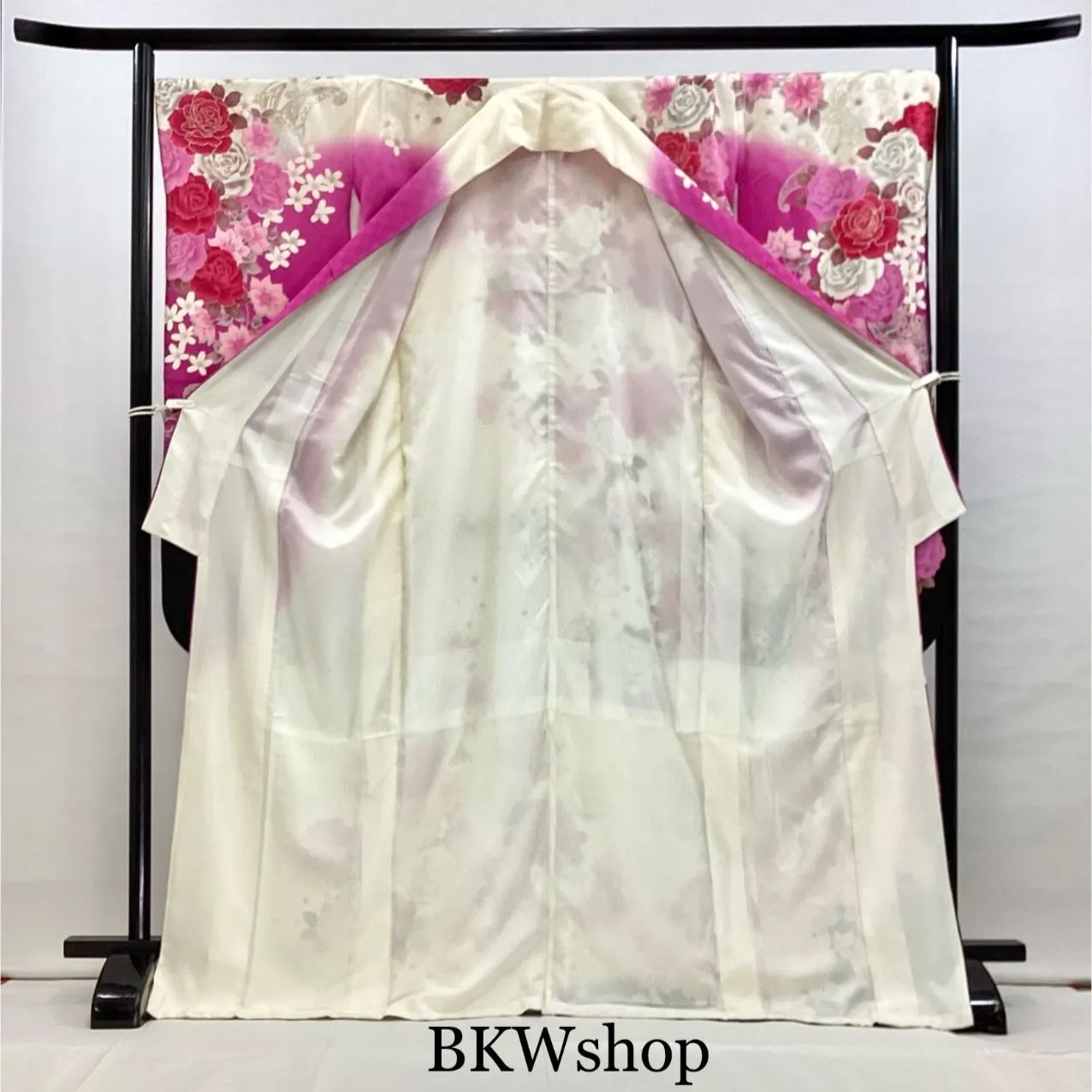 大特価 現品限り＞ used 正絹 振袖・袋帯 2点セット 白地薔薇柄 Lako 