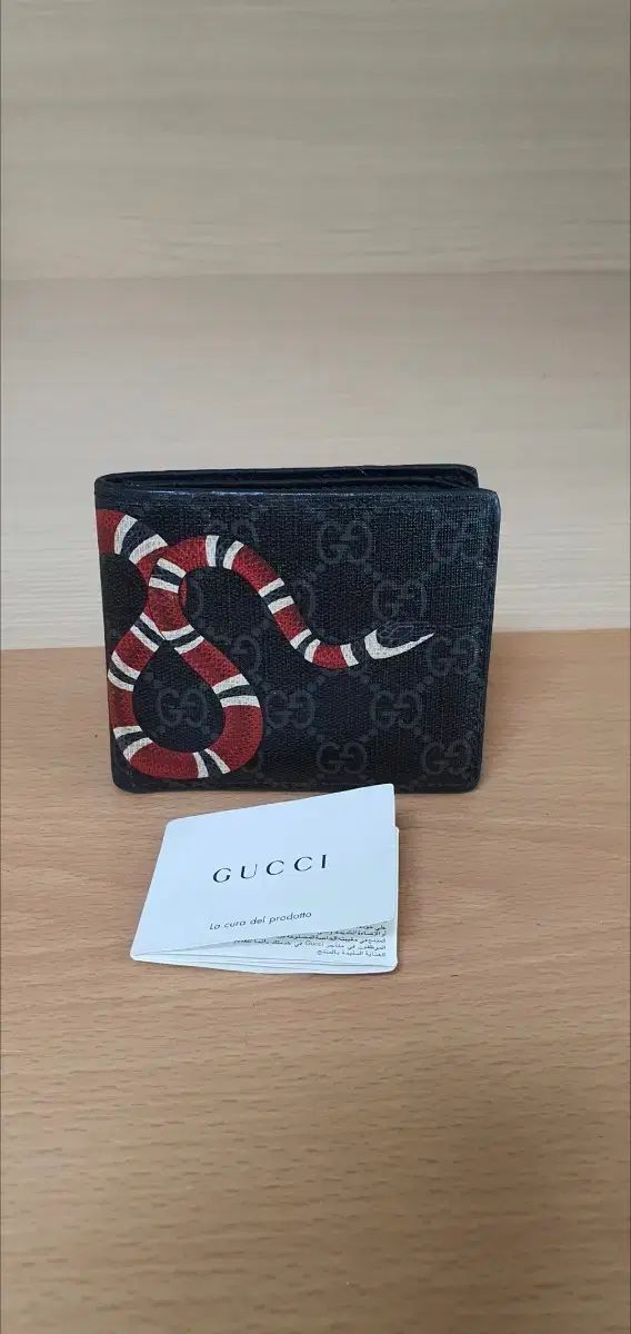 グッチ スネーク 二つ折り財布/財布 ブラック 正規品 A級 (鑑定O)