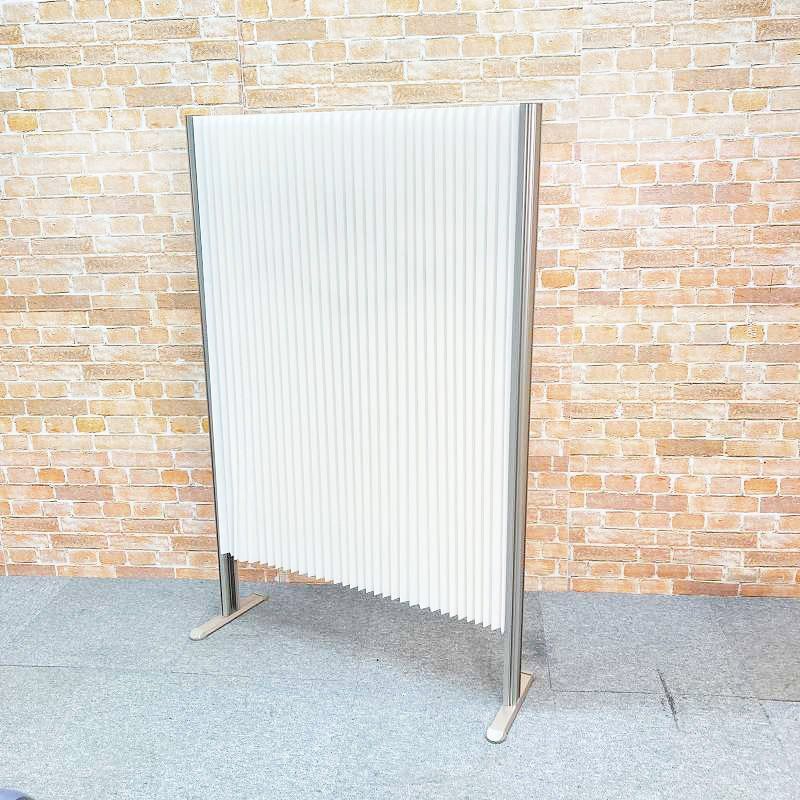 【中古品】【美品】 アコーディオンパーテーション (幅94cm×奥行き6ｃｍ×高さ142cm) 間仕切り スクリーン 衝立 伸縮 枠アルミ 病院 会議室 81D