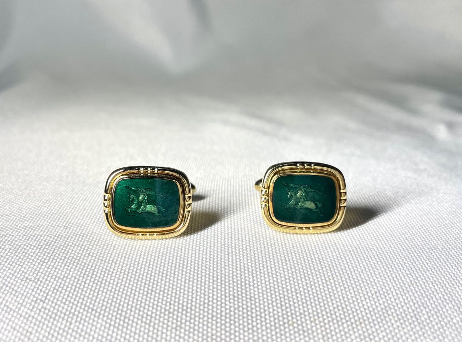 美品 BURBERRY バーバリー エクエストリアンナイト 騎士デザイン ゴールド＆グリーン カフス カフリンクス ボタン メンズアクセサリー