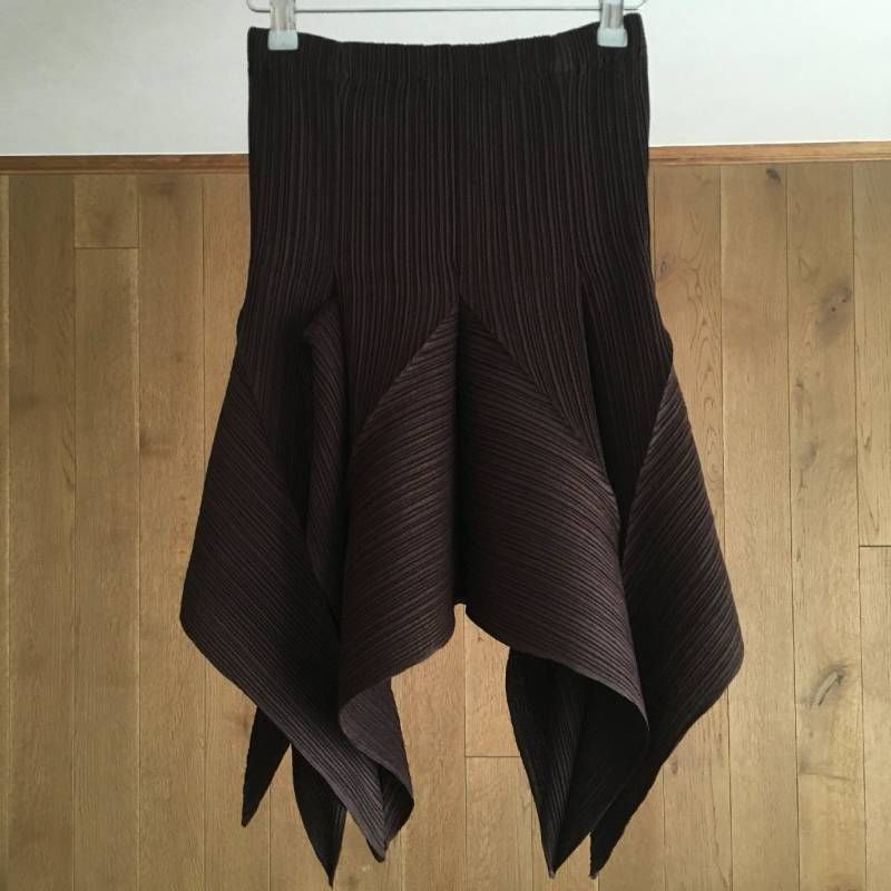 美品 ISSEY MIYAKE イッセイミヤケ　変形　プリーツ　　スカートM　IM74-FG932