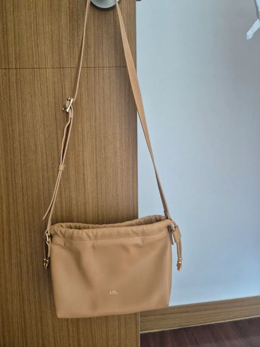 A.P.C. ミニ クロスバック ニノン