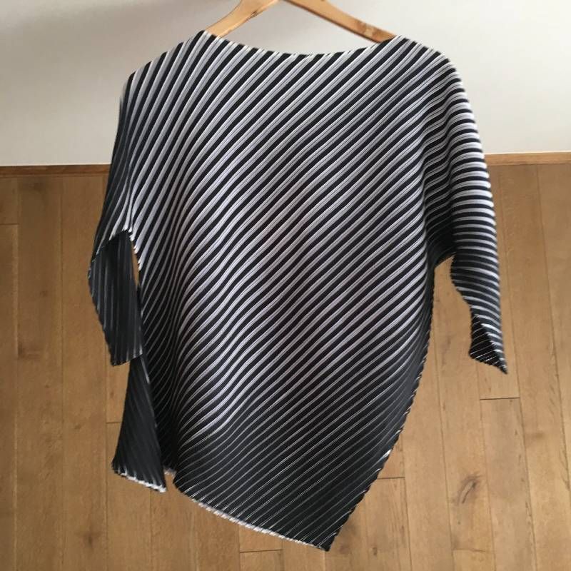 プリーツプリーズ イッセイミヤケ エクステンションマーク 変形 トップス イッセイミヤケ ISSEY MIYAKE 変形プリーツ カットソー ブラウス トップス