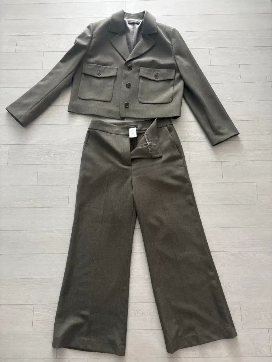 システィナ スーツ セットアップ
