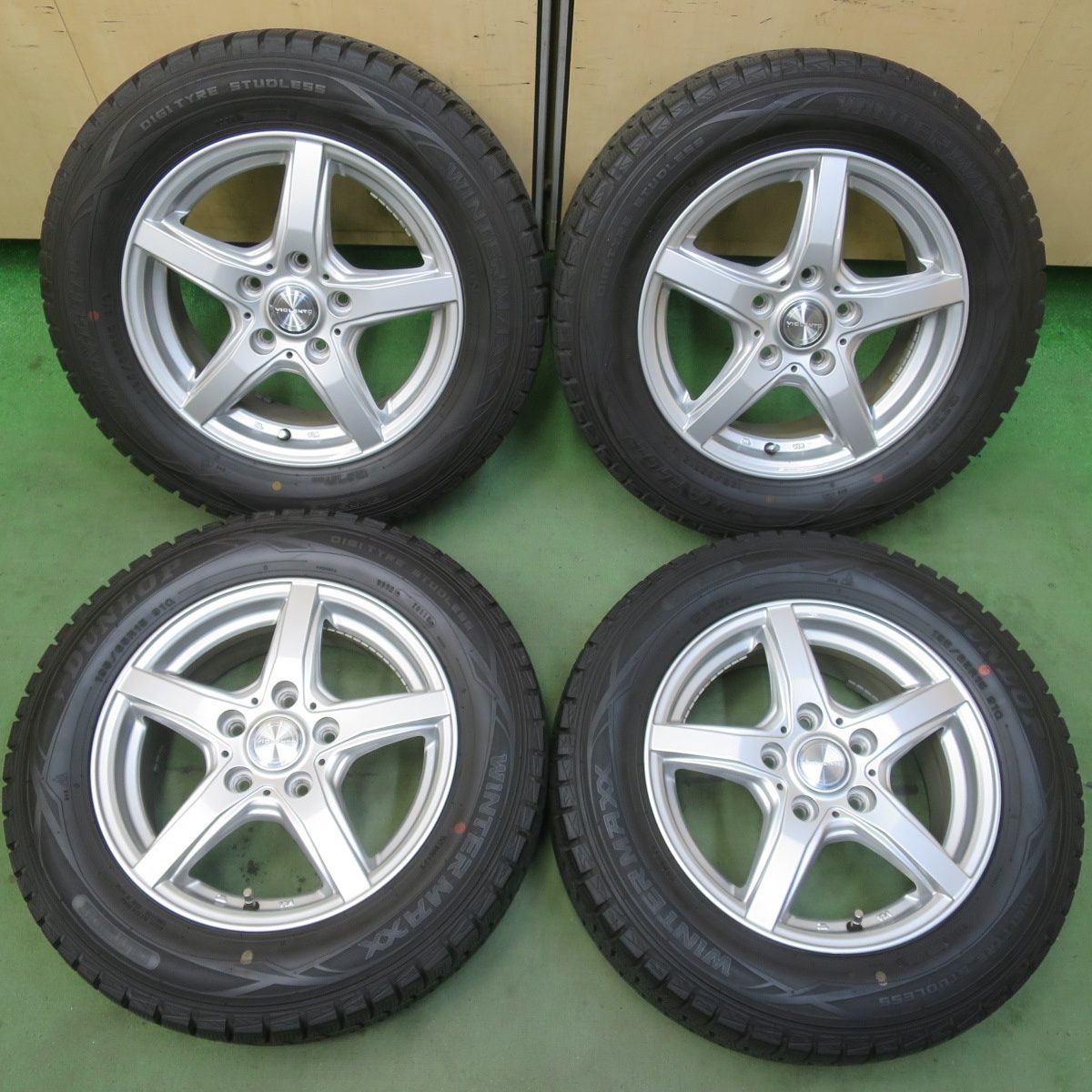 バリ溝!キレイ!9.5分☆スタッドレス 195/65R15 ダンロップ バリ溝!キレイ!9.5分☆スタッドレス 195/65R15 ダンロップ