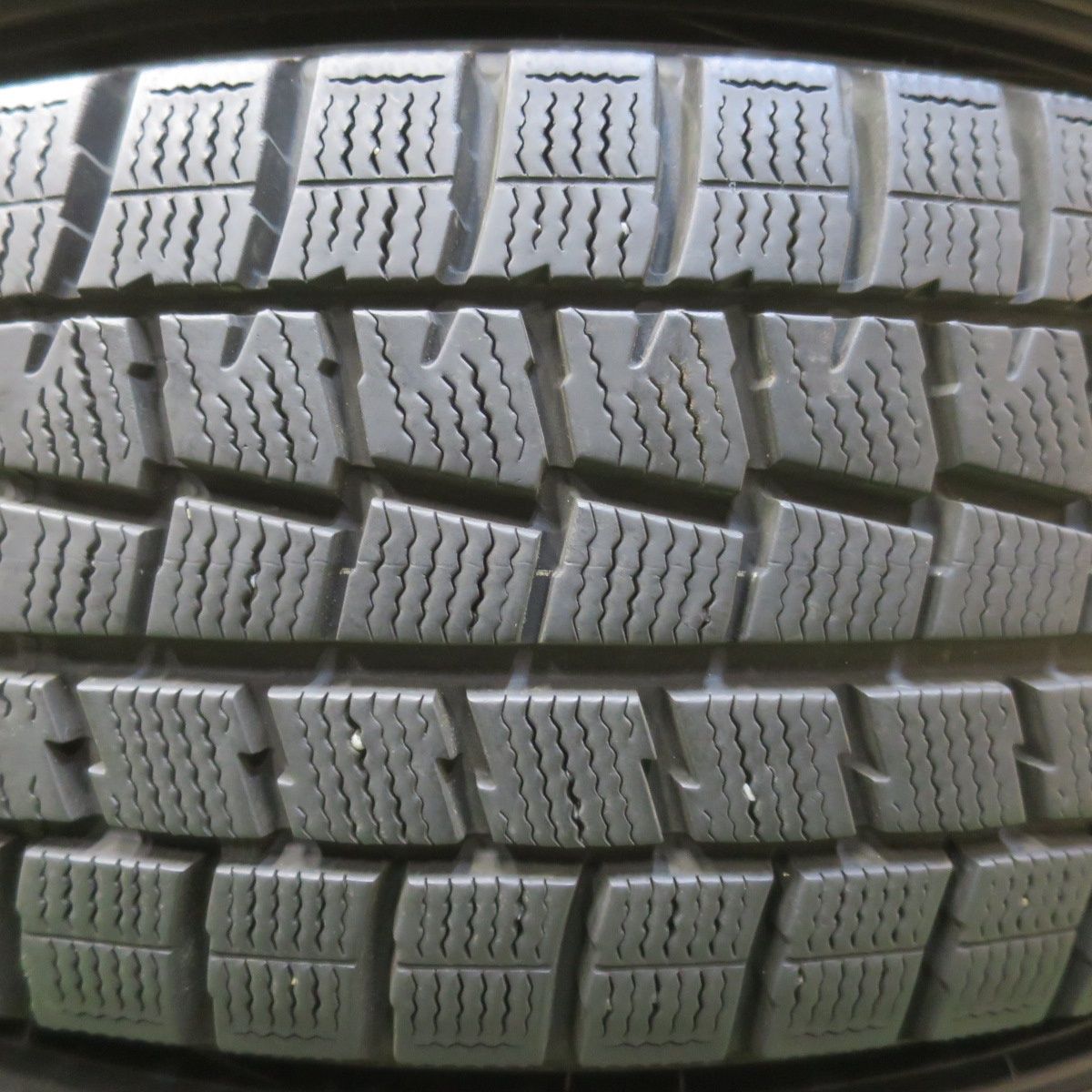 バリ溝！23年！9.5分以上☆プリウス 等 195/65R15 スタッドレス 